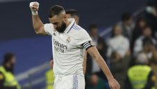 Реал Мадрид попиля последния и продължава преследването на Барса