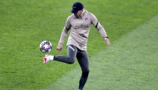 Пробойна отдясно мъчи Чоло Симеоне