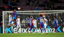 Защитник спаси Барса от пълен резил в 90-ата минута