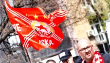 Феновете на ЦСКА напълниха новите бар и фен магазин + СНИМКИ