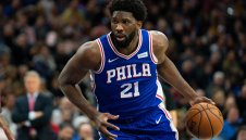 Eмбийд прие критиката и след това доминира срещу Бостън