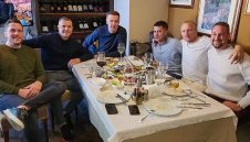 Валери Божинов на софра със Саша Илич и Кръстаич