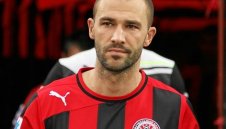 Предлагат нов договор на Пеев