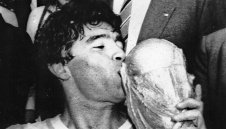 Трагедия! Почина Диего Марадона + ВИДЕО