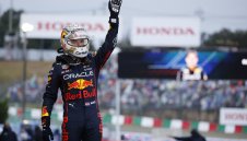 След голям хаос! Победа и световна титла за Макс на "Сузука"