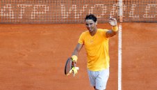 Болки в кръста и руснак не спряха Надал