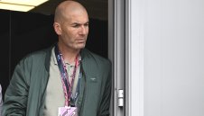 Франция не иска Зидан, той се насочва към Юве?