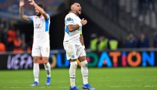 Бутилка в главата: Босът на Лион се извини на Пайе