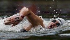 Нова олимпийска дисциплина: Плуване в тоалетна? Може!