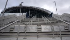 Гняв от Лондон: 38 хиляди души са мъртви, а вие говорите за трансфери!