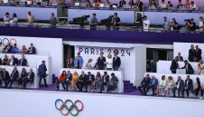 Започна шоуто по закриването на Олимпиадата в Париж