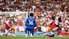 Край на "наколенките" във Висшата лига