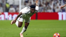 Ас на Реал се показа с чудна мацка + СНИМКИ