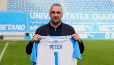 Петев и Университатя с победа