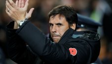 Крис Коулман заразя Уелс