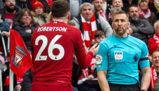 Лайнсменът-побойник е временно отстранен