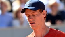 Гръм! Изхвърлят световния №1 Синер от тениса за 2 години?