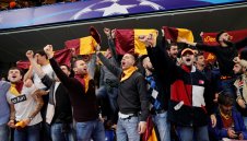 Зверско меле в Рим! Тифози на Рома пребиха фенове на Челси + СНИМКИ