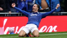 Странен гол на Джак Грийлиш спря серията на Палас