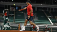 Бомба в Хале: Оже-Алиасим отстрани Роджър Федерер