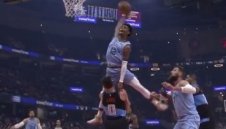 Новобранец прескочи Кевин Лав, но не успя да забие