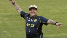 Неповторим! Марадона демонстрира завидни танцови умения + ВИДЕО