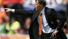 Ван Бастен недоволен от Рууд ван Нистелрой