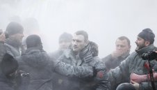 Изгасиха Кличко с пожарогасител + ВИДЕО