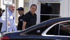 Специализираната прокуратура и МВР влязоха в офисите на Васил Божков