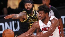 Джими Бътлър не се предава, Маями оцеля срещу Лейкърс