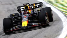 Макс спокойно взе нова победа, шоу между Алонсо и Перес в края