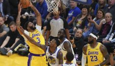 Антъни Дейвис блести в първия си мач за Лейкърс