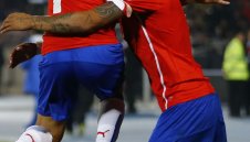 Алексис към пияндето Видал: Обичам те!