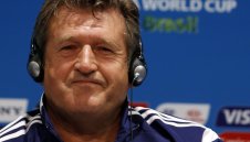 Селекционерът на Босна: Невъзможно е да опазиш Меси