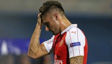 Венгер закотвя Жиру на пейката