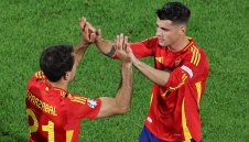 Араби се надцакват за Мората