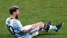 Меси паникьоса Аржентина! Припадна в самолета