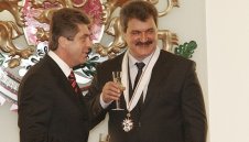 "Бай Ганьо" или "Гърнето" ще спечели "вечното дерби" на обидите?