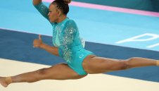 Бразилска самба! Байлс се размина със златото и на земя + СНИМКИ