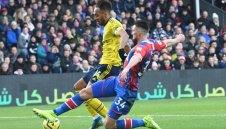 Обамеянг бе герой и грешник при 1:1 между Палас и Арсенал