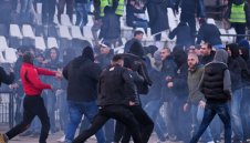 Кои фенове започнаха "кървавото меле"? Вижте отговора на делегата!