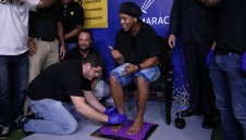 Приеха Роналдиньо в Залата на славата + ГАЛЕРИЯ