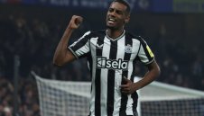 Исак извива ръцете на Нюкасъл с огромни претенции за заплата