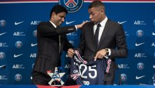 И Барса скочи срещу новия договор на Мбапе