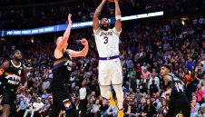 Веждата се нареди до Джордън, Лейкърс се върнаха на победния път