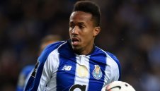 На "Бернабеу" са близо до защитник от Порто