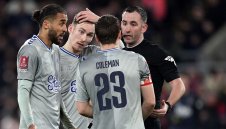 Отмениха червен картон в Англия след тъпотия  от ВАР