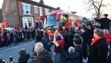 Истерия преди мача със Сити! Фенове на Ливърпул не спят