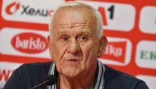 Люпко Петрович след изкуствената кома: Нищо ми няма, искам у дома