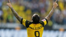 Барса потвърди: Алкасер остава за постоянно в Дортмунд